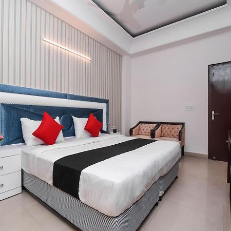 Capital O 16676 Near Noida City Center Bagian luar foto