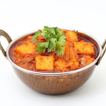Capital O 16676 Near Noida City Center Bagian luar foto