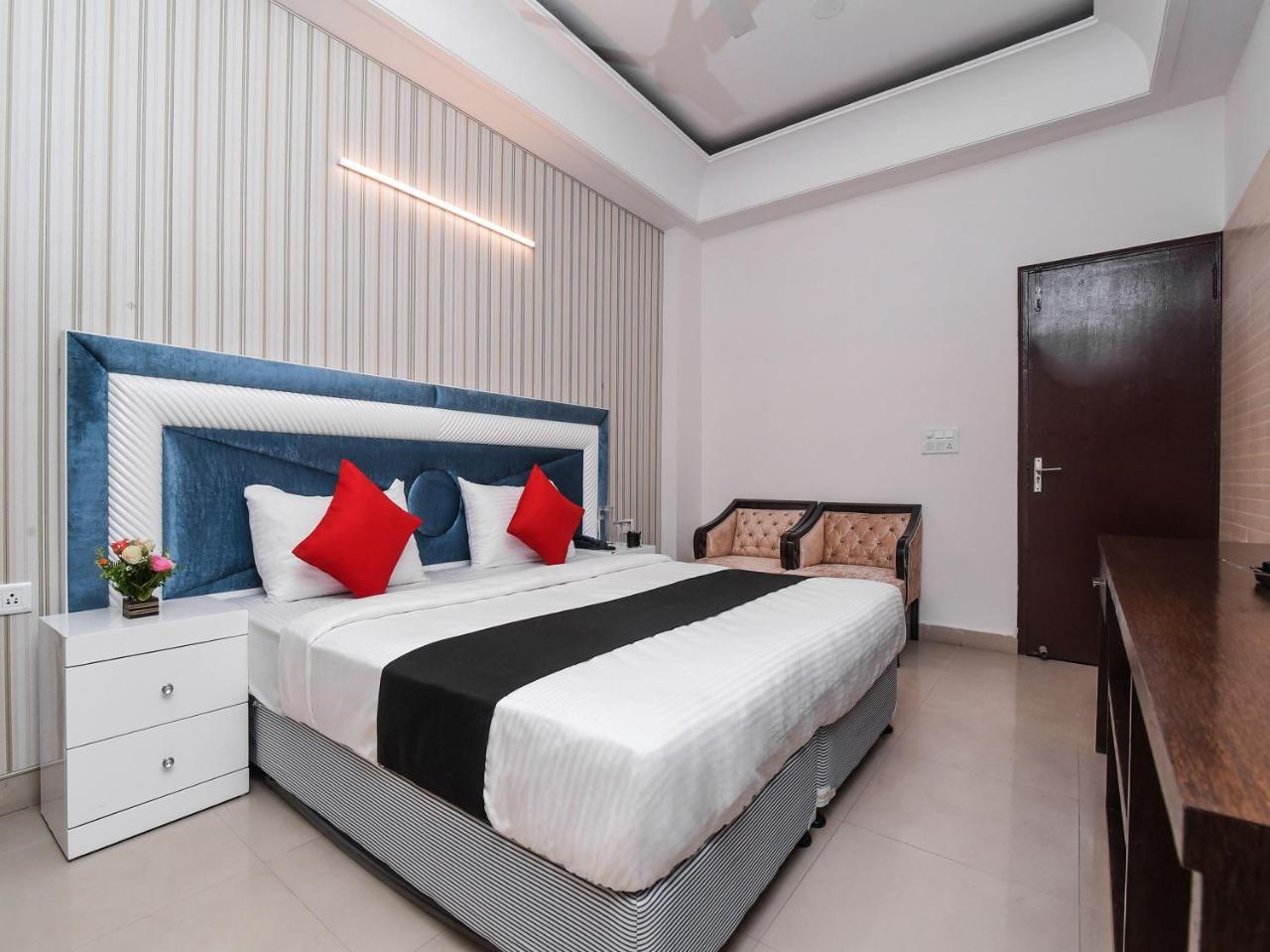 Capital O 16676 Near Noida City Center Bagian luar foto
