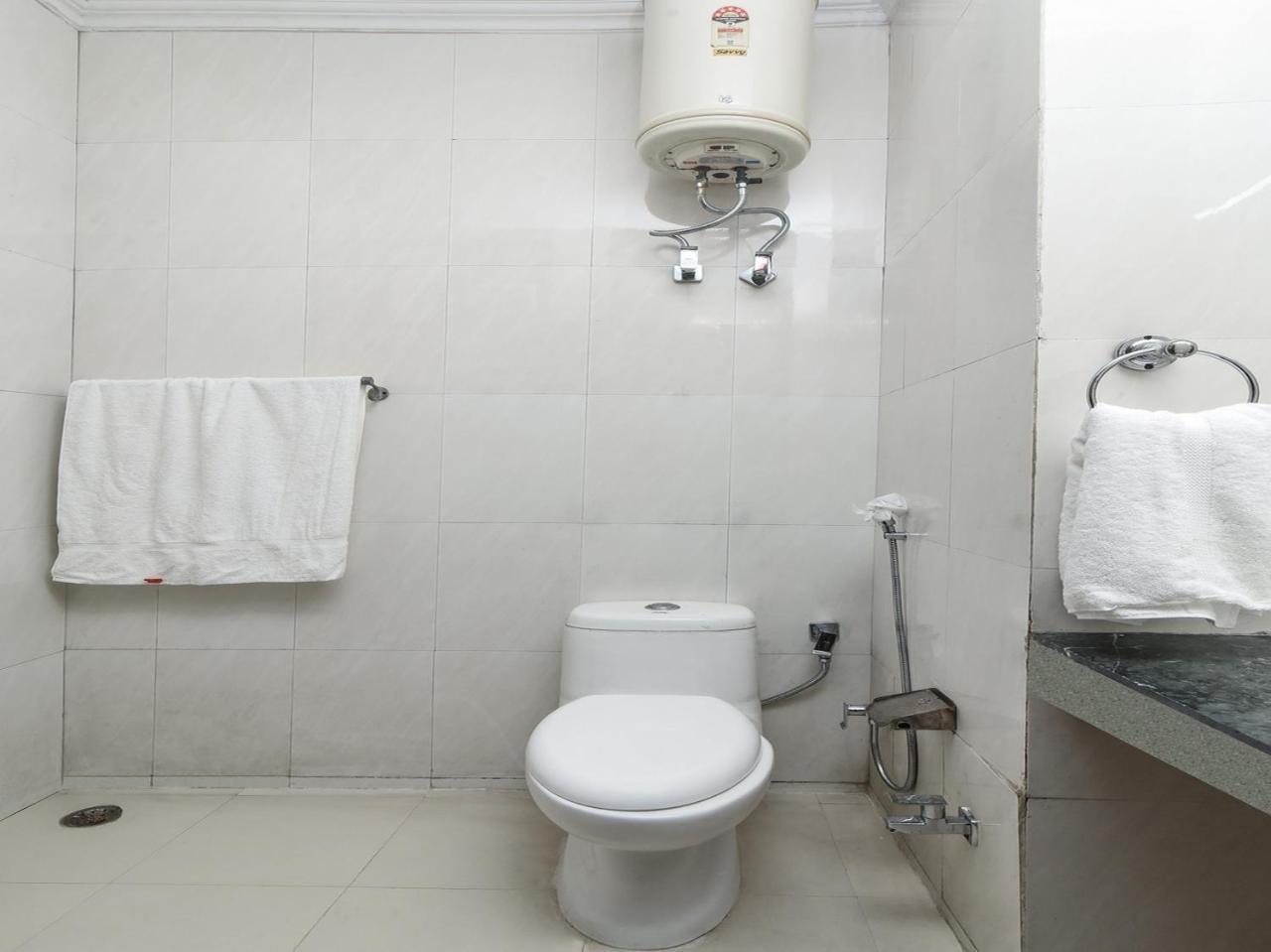 Capital O 16676 Near Noida City Center Bagian luar foto