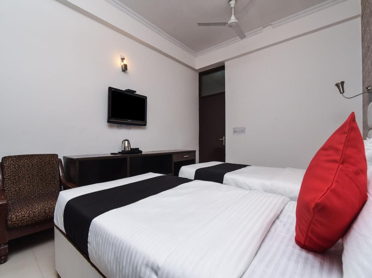 Capital O 16676 Near Noida City Center Bagian luar foto