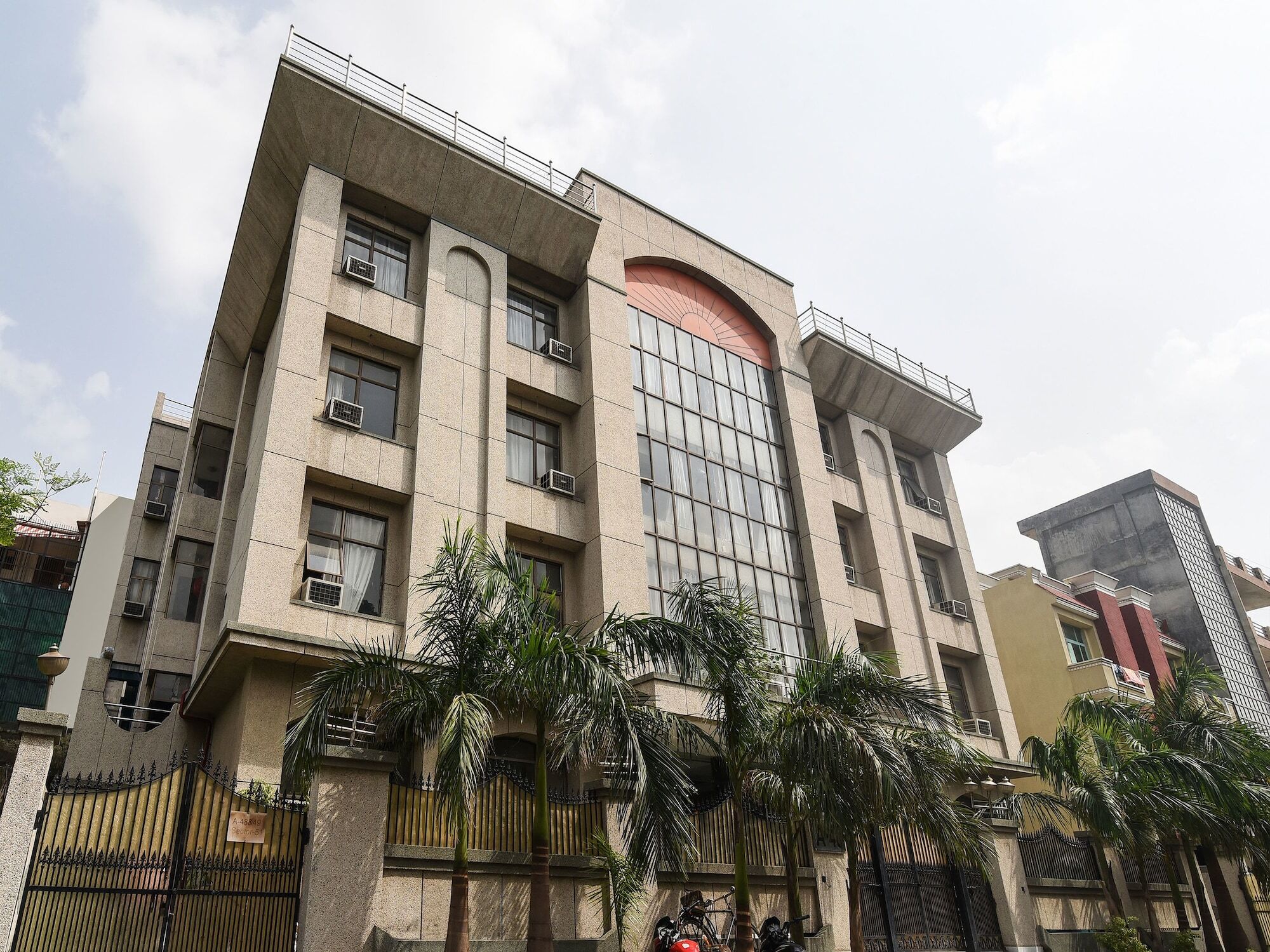 Capital O 16676 Near Noida City Center Bagian luar foto